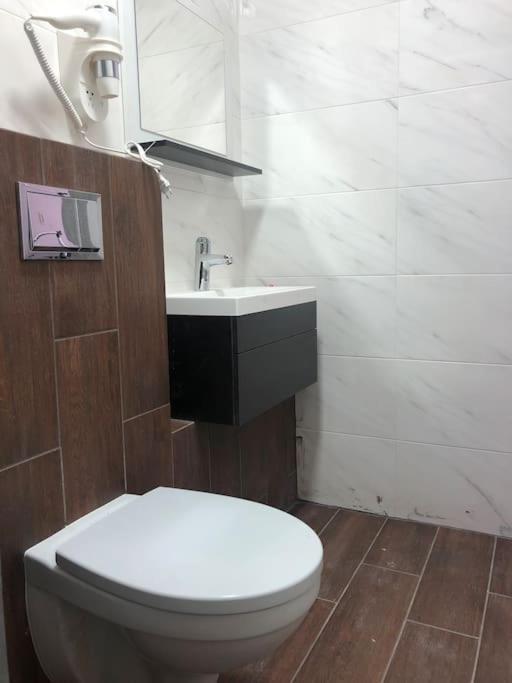 Apartment On Zarwanska Street Kamjanez-Podilskyj Exterior foto